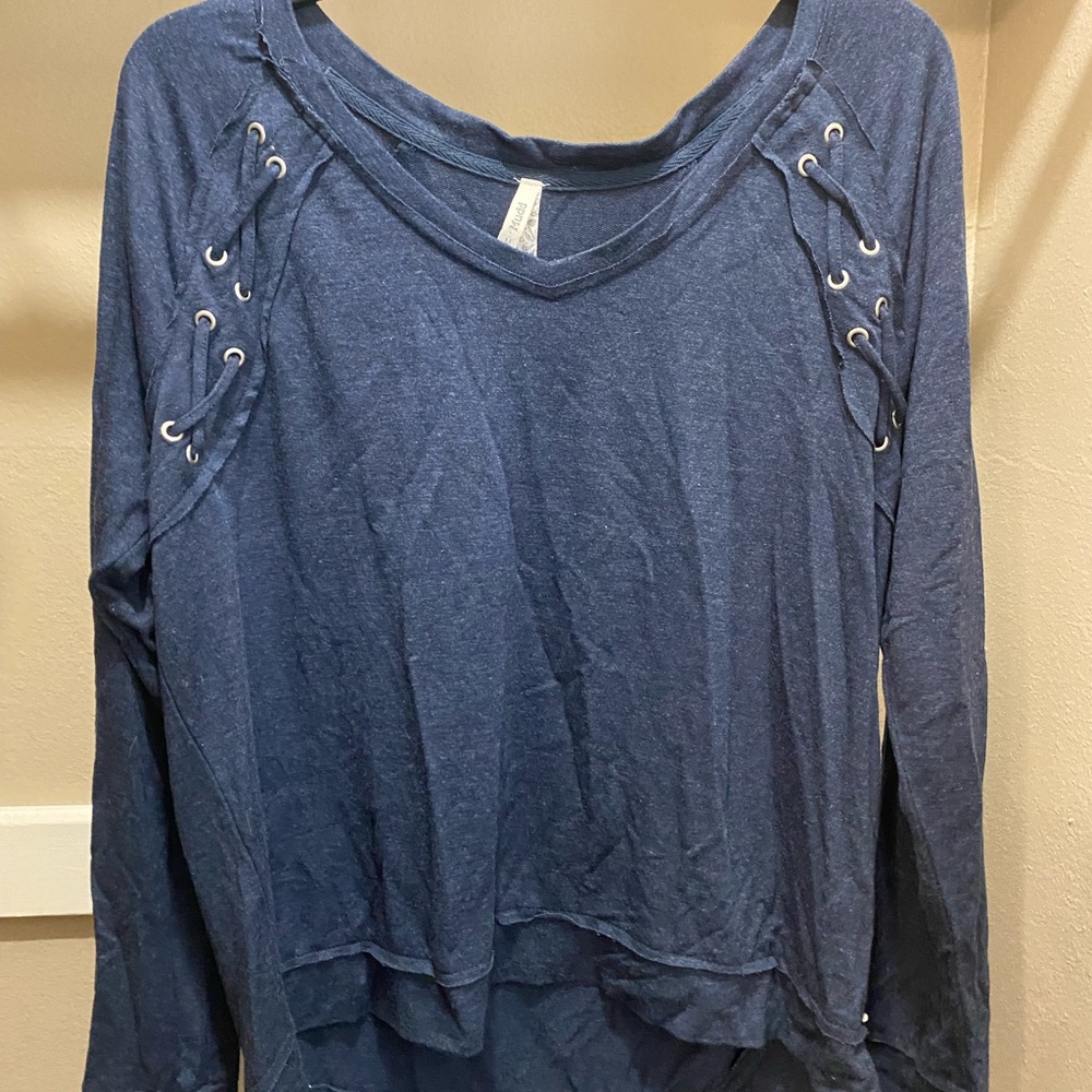 Medium, navy blue long sleeve shirt